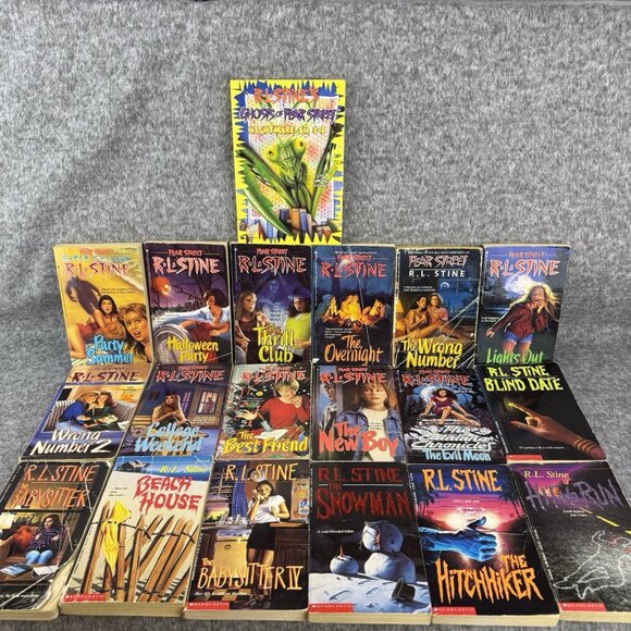 ✅Mixed Lot of 19- 90's VTG R.L. Stine Books Fear Street & Other Horror Halloween - Picture 2 of 16